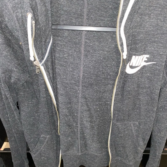 Nike zip up jacket - Picture 2 of 4
